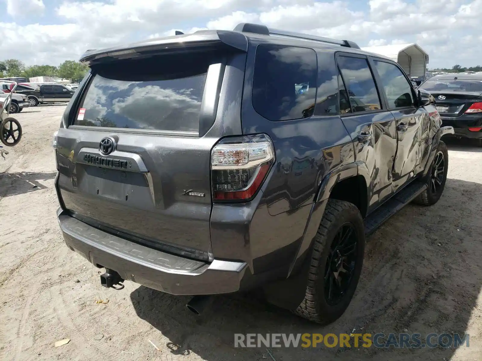 4 Photograph of a damaged car JTEBU5JR4L5825825 TOYOTA 4RUNNER 2020