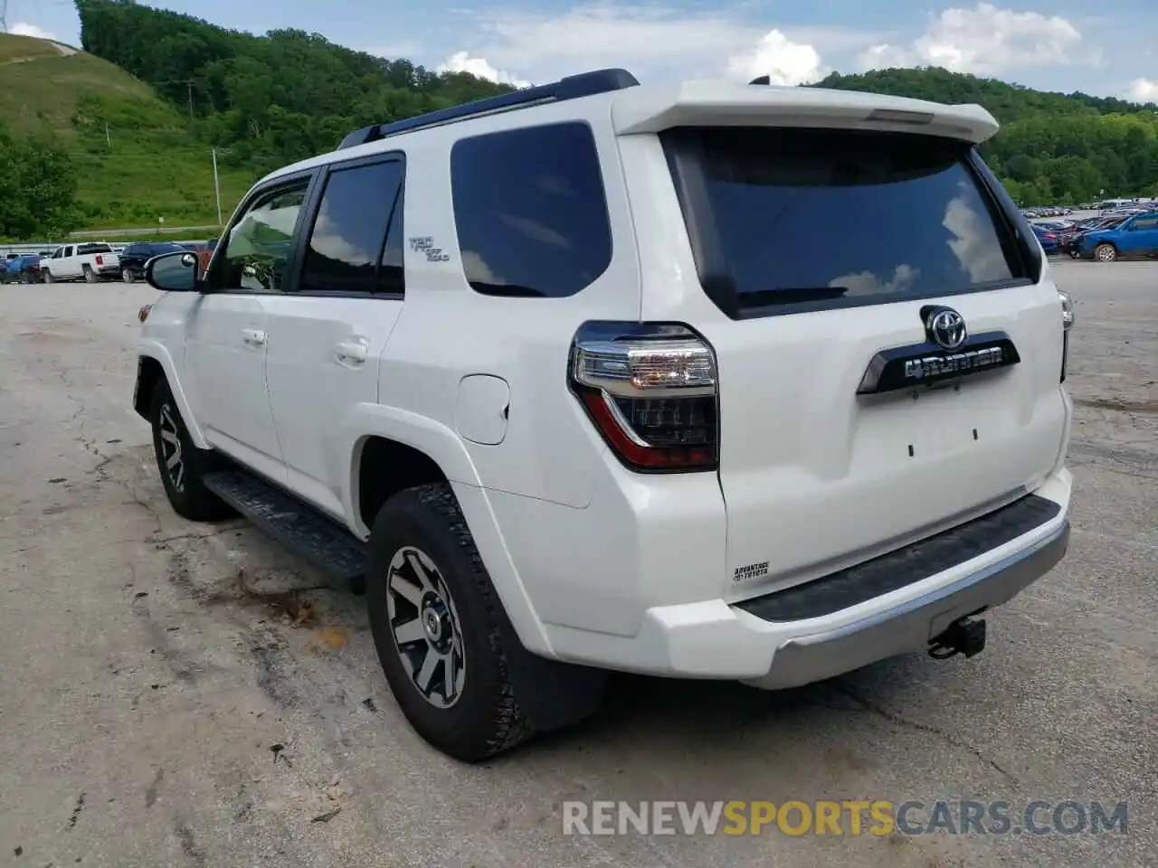 3 Photograph of a damaged car JTEBU5JR5L5750701 TOYOTA 4RUNNER 2020