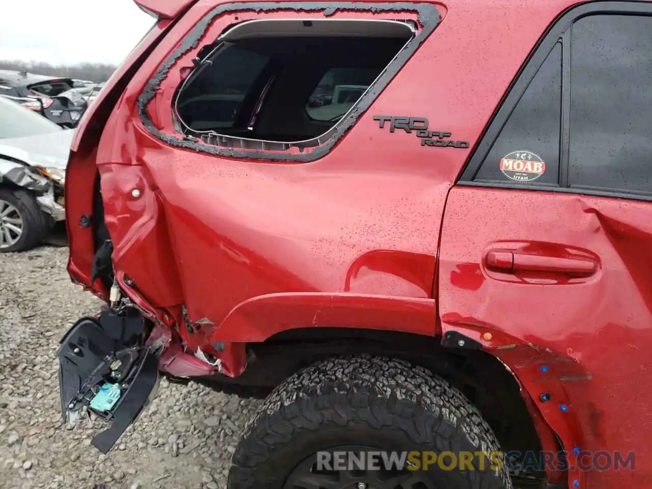 9 Photograph of a damaged car JTEBU5JR5L5753971 TOYOTA 4RUNNER 2020