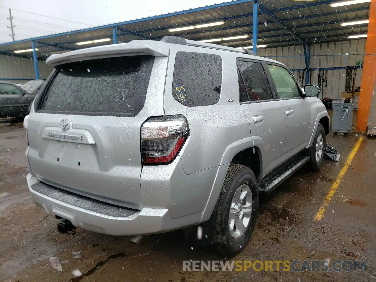 4 Photograph of a damaged car JTEBU5JR5L5775467 TOYOTA 4RUNNER 2020