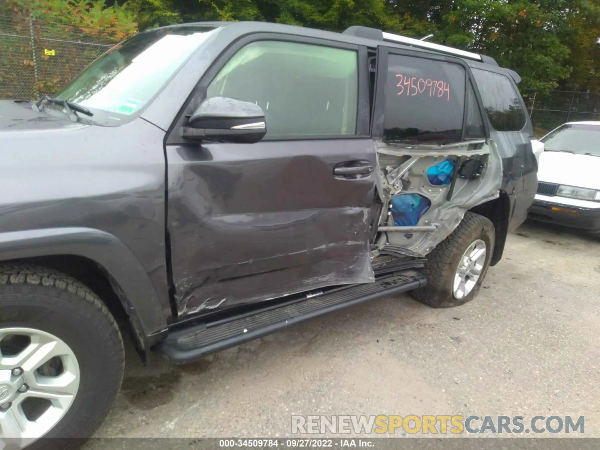 6 Photograph of a damaged car JTEBU5JR5L5777574 TOYOTA 4RUNNER 2020