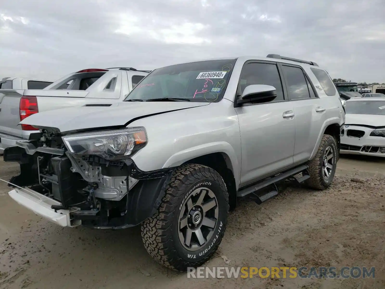 2 Photograph of a damaged car JTEBU5JR5L5778529 TOYOTA 4RUNNER 2020