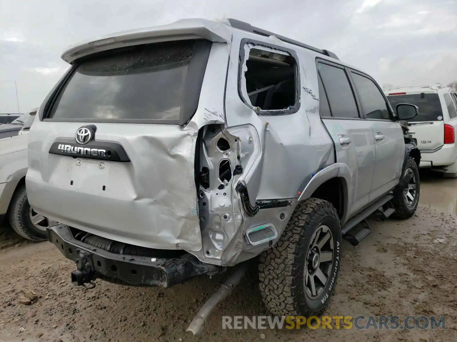 4 Photograph of a damaged car JTEBU5JR5L5778529 TOYOTA 4RUNNER 2020