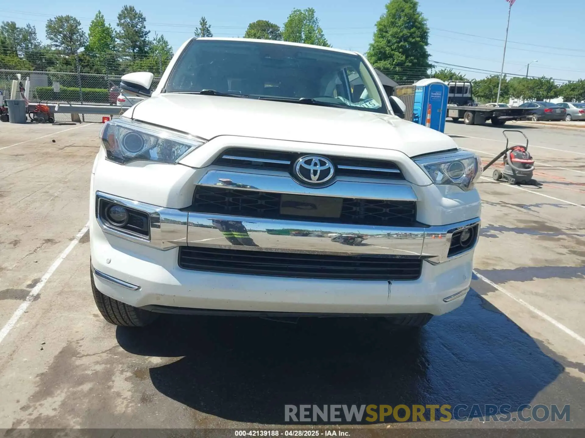 11 Photograph of a damaged car JTEBU5JR5L5779552 TOYOTA 4RUNNER 2020