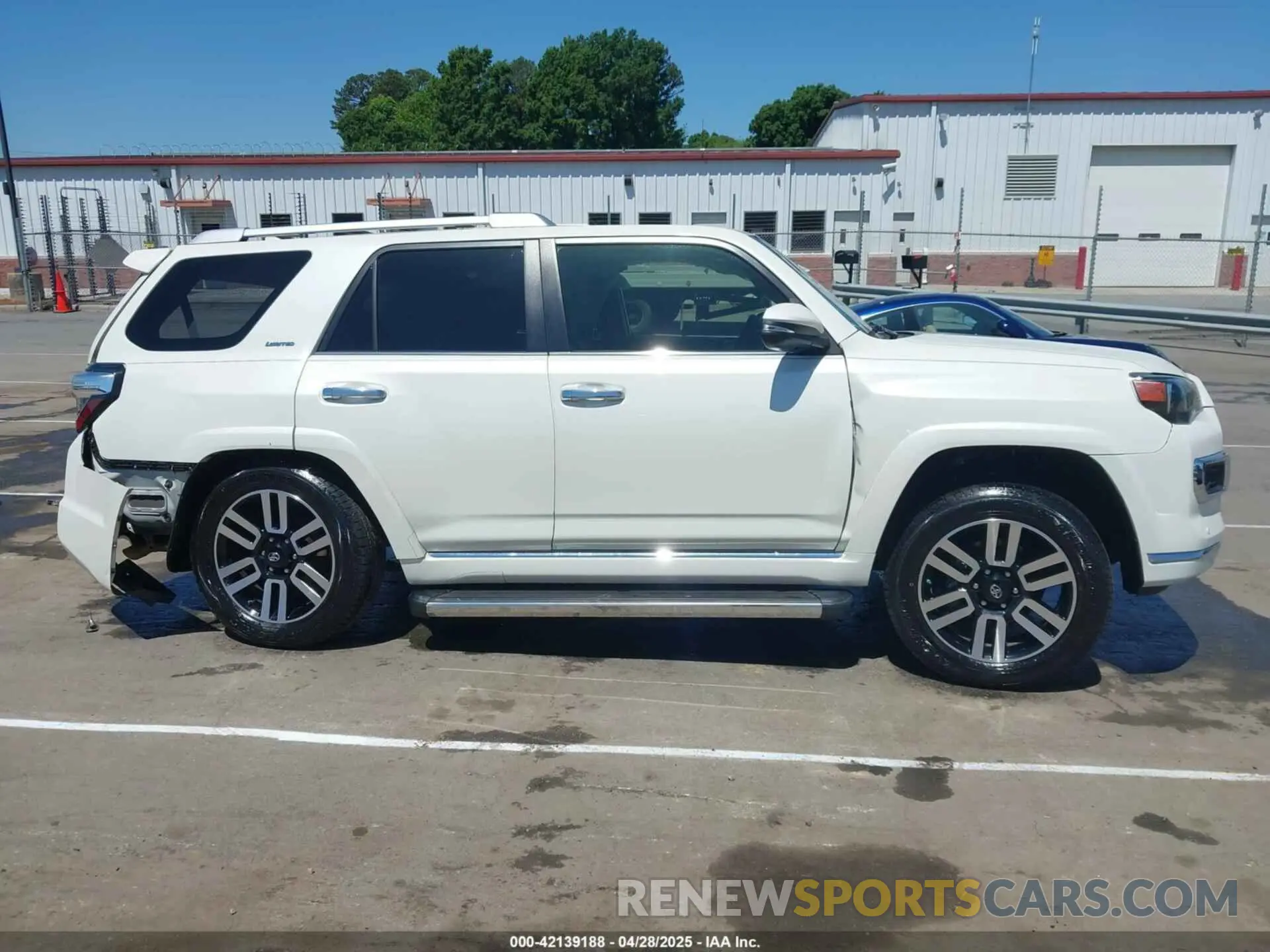 12 Photograph of a damaged car JTEBU5JR5L5779552 TOYOTA 4RUNNER 2020