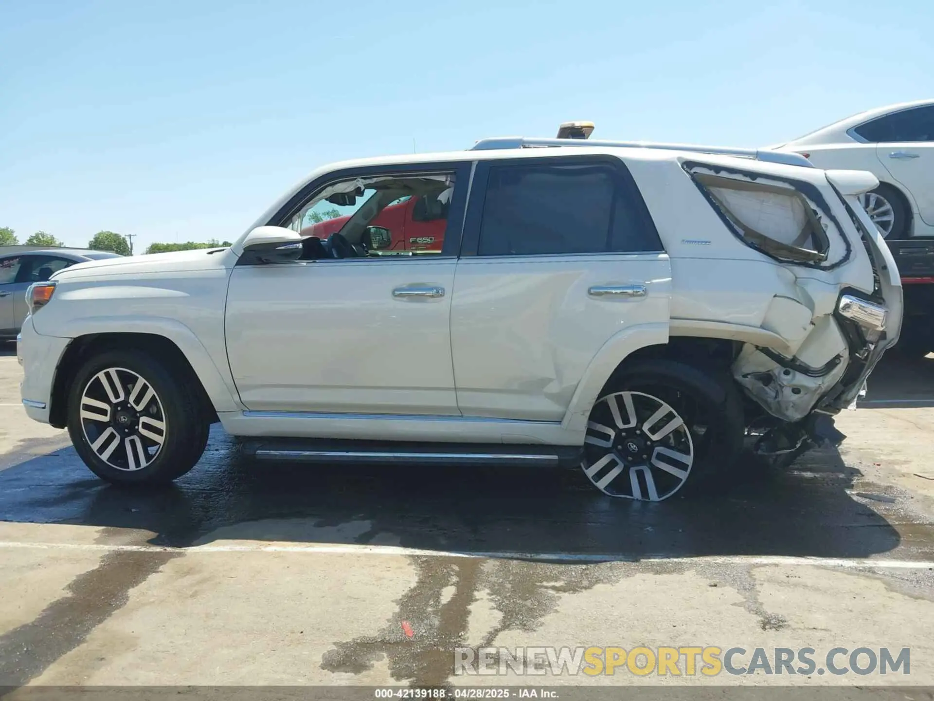 13 Photograph of a damaged car JTEBU5JR5L5779552 TOYOTA 4RUNNER 2020