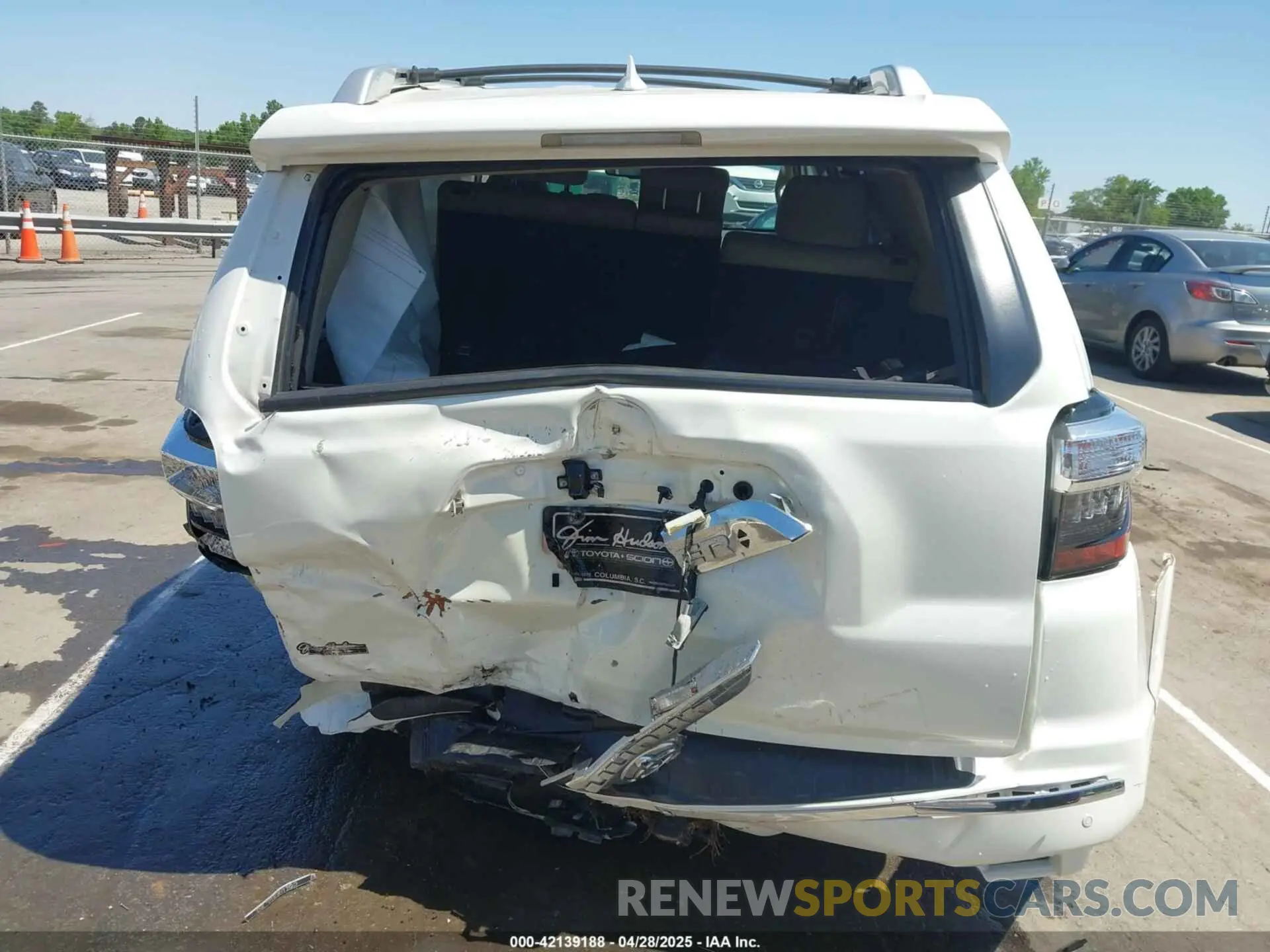 15 Photograph of a damaged car JTEBU5JR5L5779552 TOYOTA 4RUNNER 2020