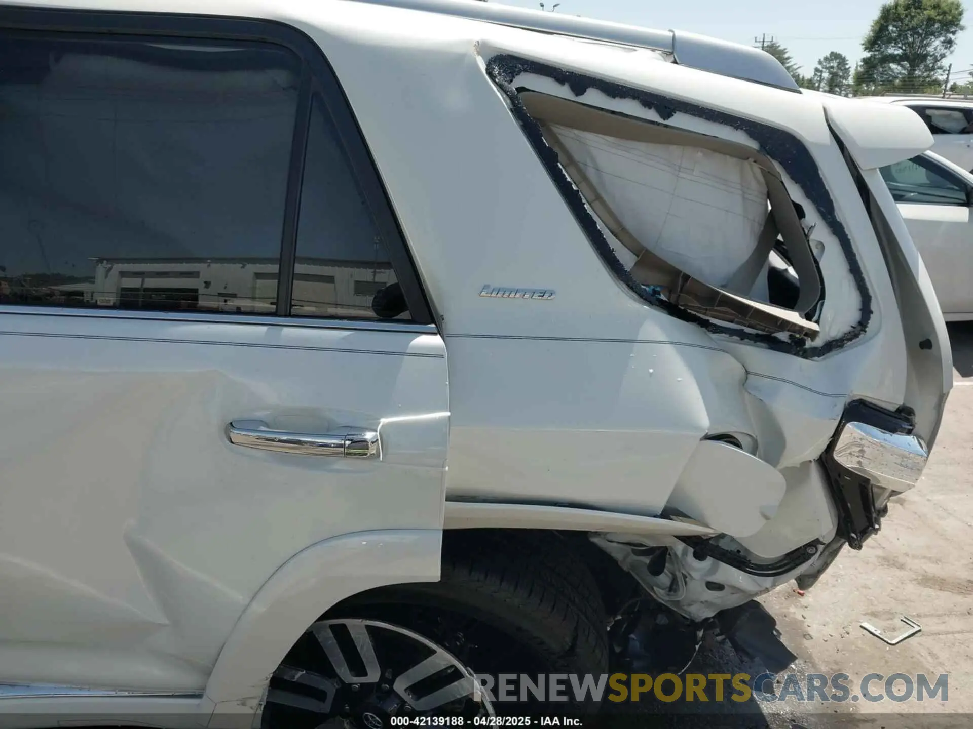 6 Photograph of a damaged car JTEBU5JR5L5779552 TOYOTA 4RUNNER 2020