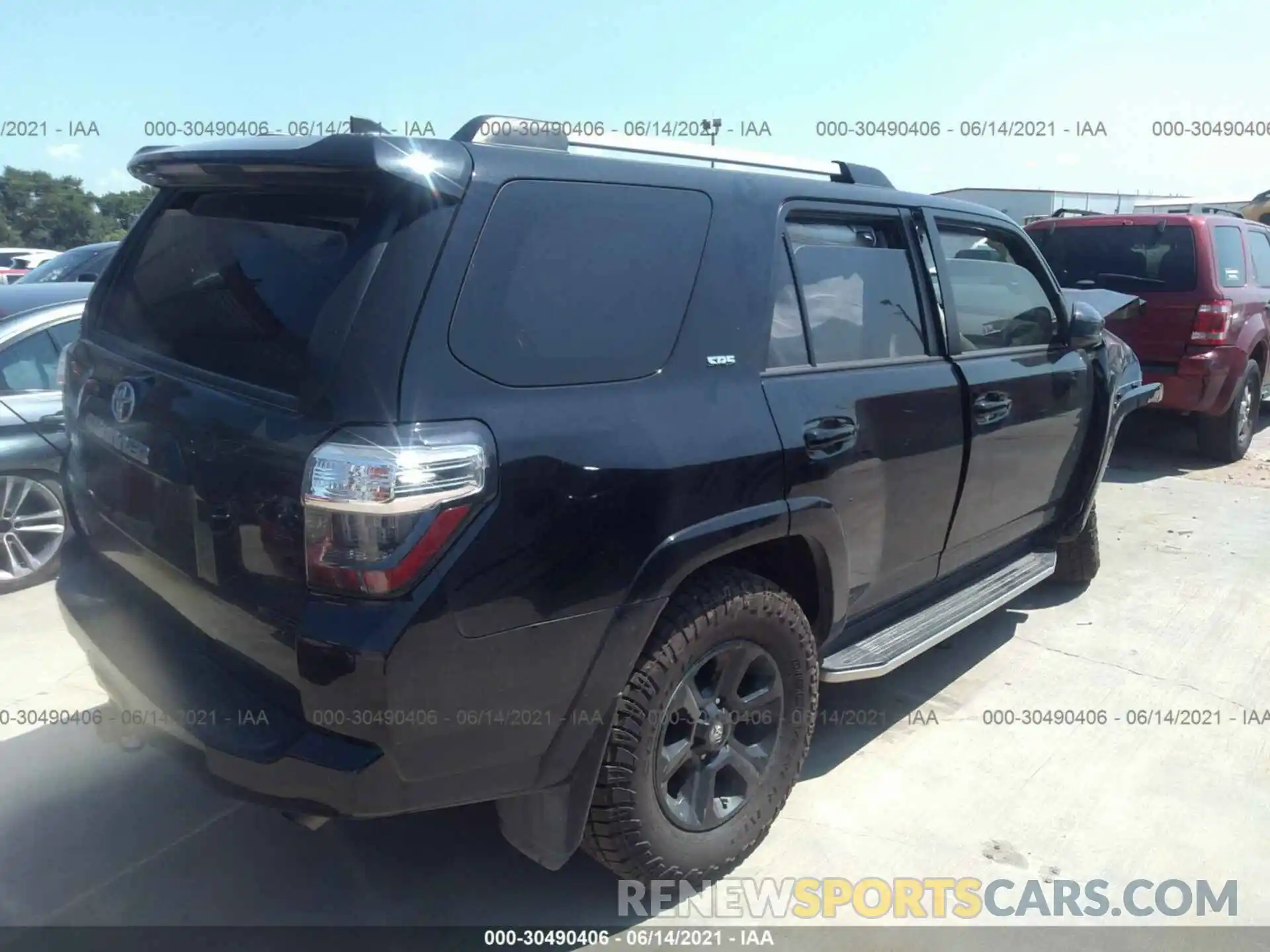 4 Photograph of a damaged car JTEBU5JR5L5782452 TOYOTA 4RUNNER 2020