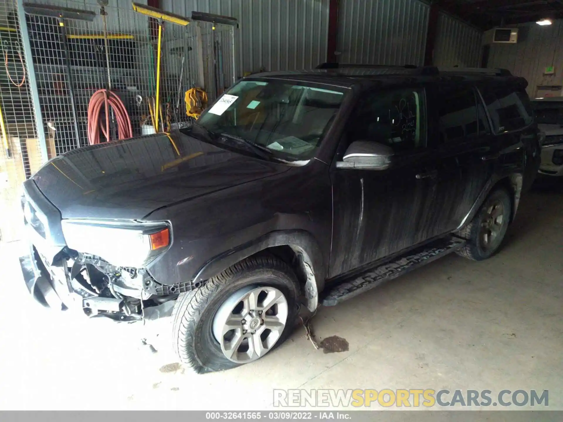 2 Photograph of a damaged car JTEBU5JR5L5792950 TOYOTA 4RUNNER 2020