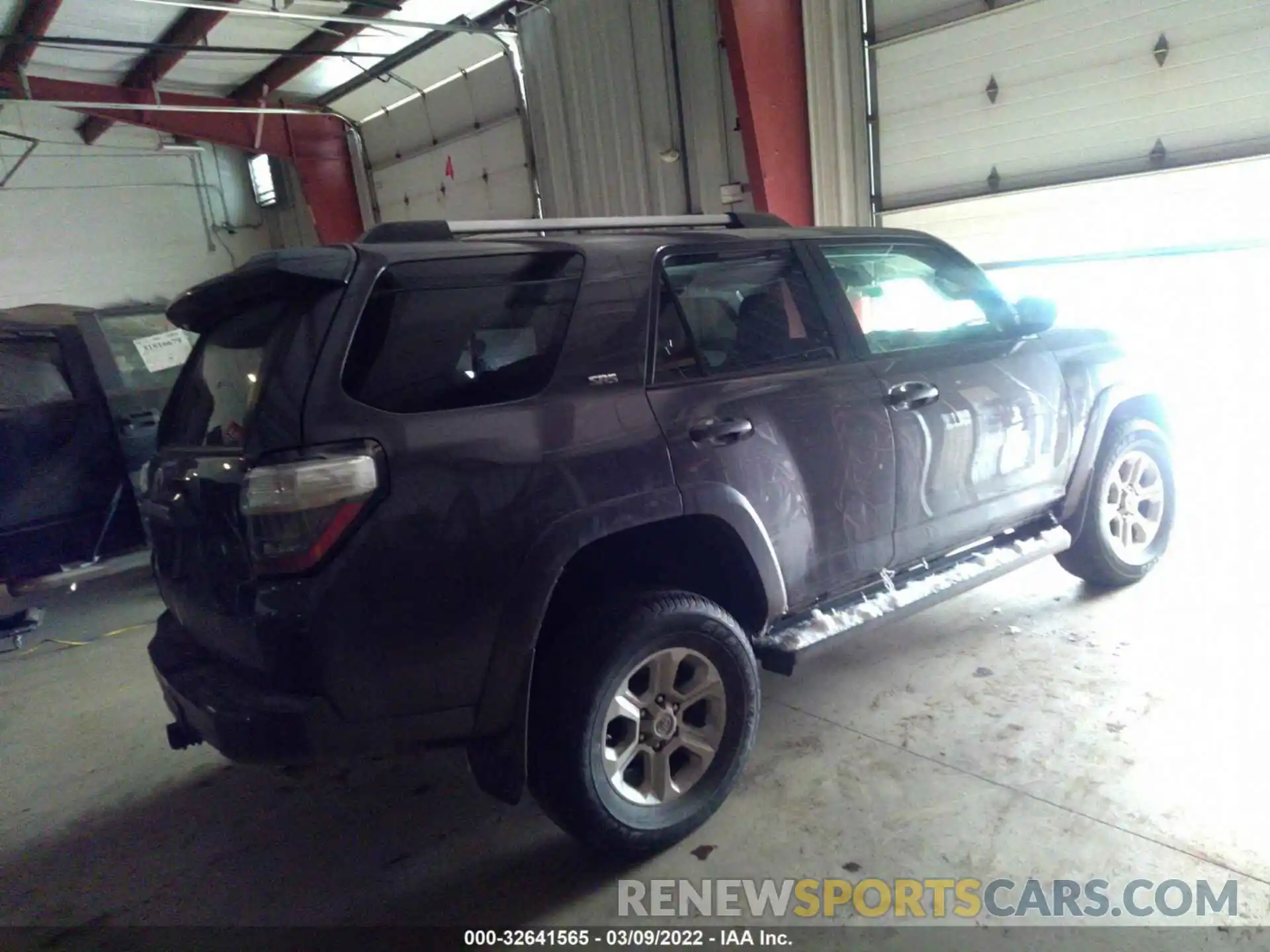 4 Photograph of a damaged car JTEBU5JR5L5792950 TOYOTA 4RUNNER 2020