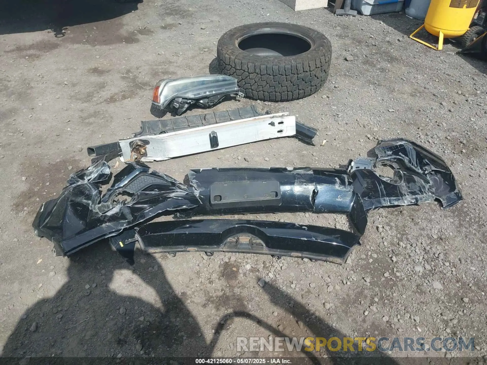 11 Photograph of a damaged car JTEBU5JR5L5798666 TOYOTA 4RUNNER 2020