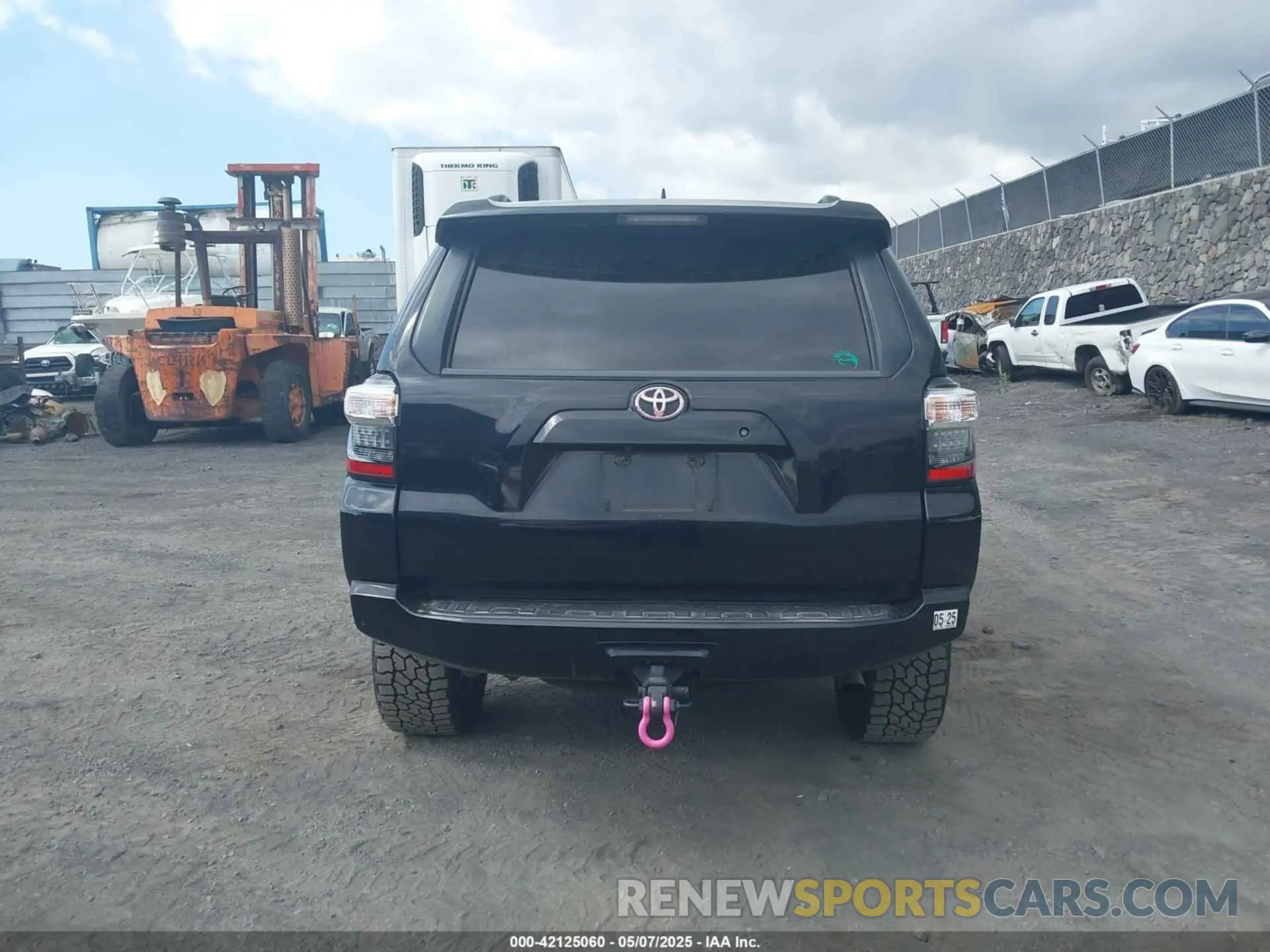 16 Photograph of a damaged car JTEBU5JR5L5798666 TOYOTA 4RUNNER 2020