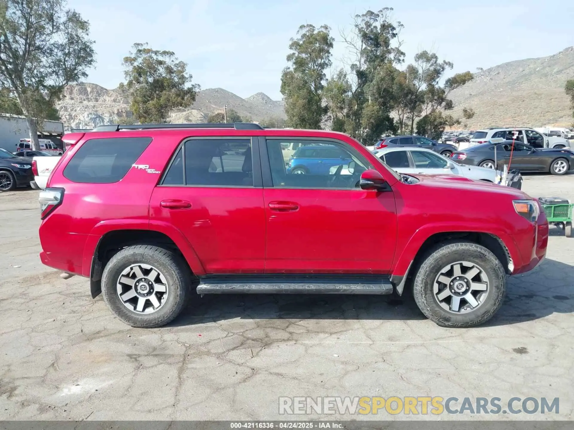 13 Photograph of a damaged car JTEBU5JR5L5801274 TOYOTA 4RUNNER 2020