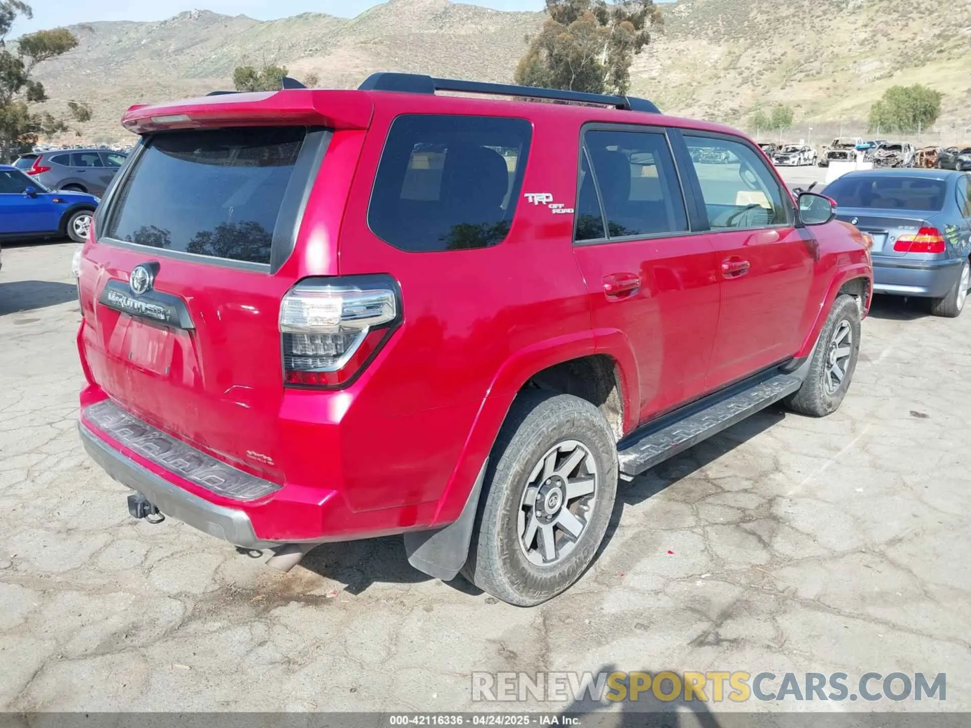 4 Photograph of a damaged car JTEBU5JR5L5801274 TOYOTA 4RUNNER 2020