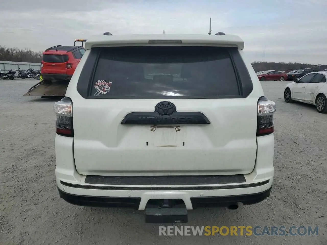 6 Photograph of a damaged car JTEBU5JR5L5818642 TOYOTA 4RUNNER 2020