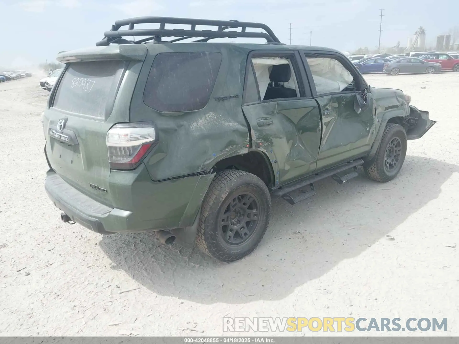 4 Photograph of a damaged car JTEBU5JR5L5820987 TOYOTA 4RUNNER 2020