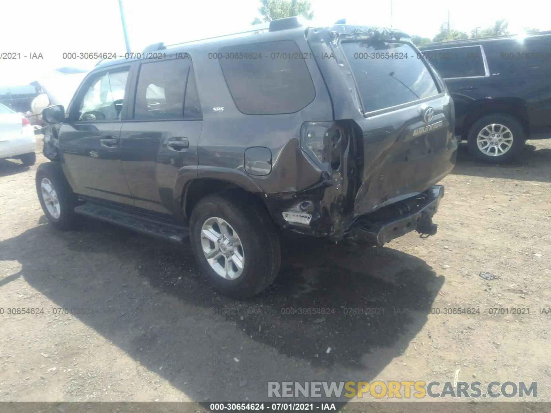 3 Photograph of a damaged car JTEBU5JR6L5745314 TOYOTA 4RUNNER 2020