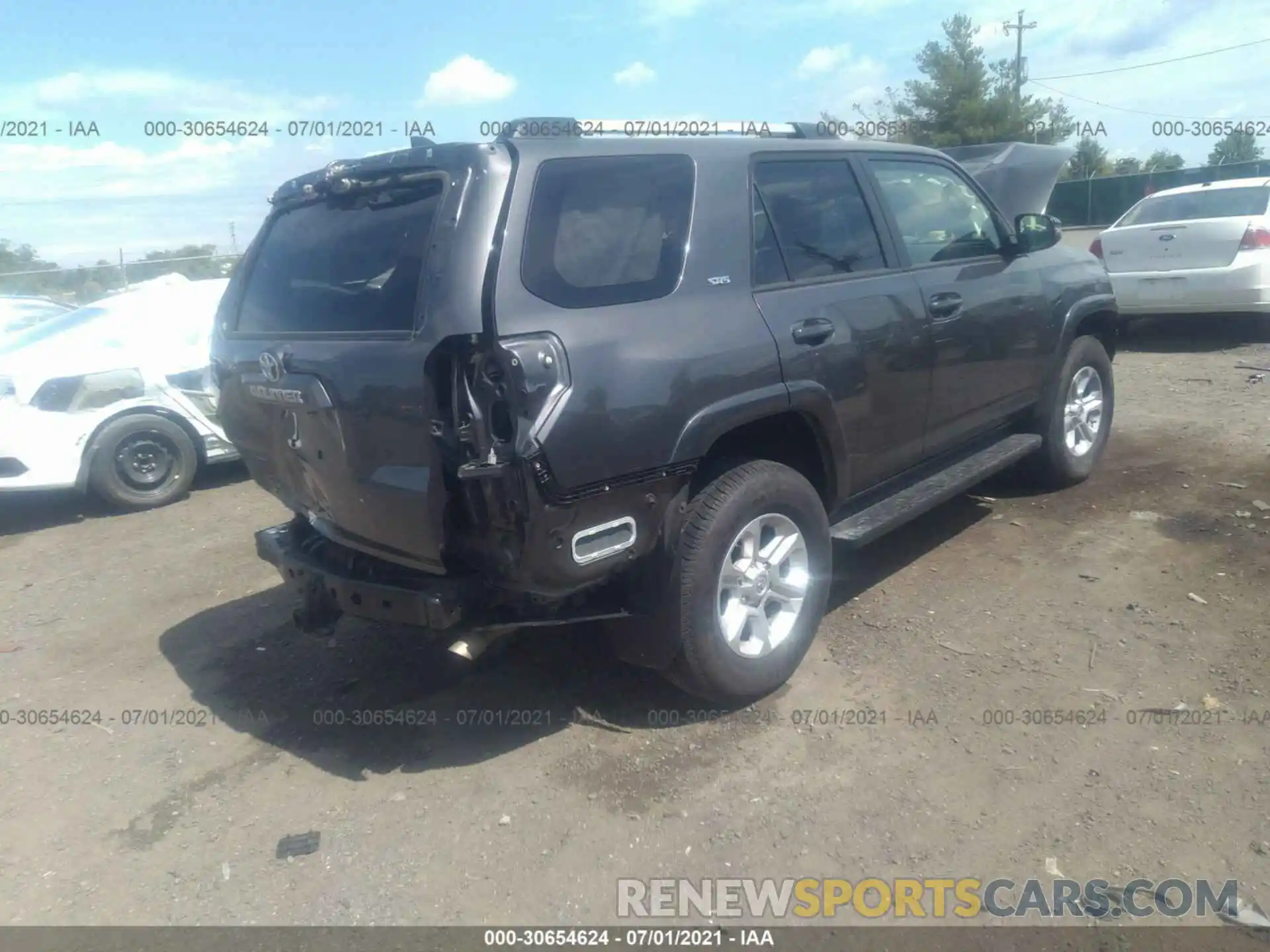 4 Photograph of a damaged car JTEBU5JR6L5745314 TOYOTA 4RUNNER 2020