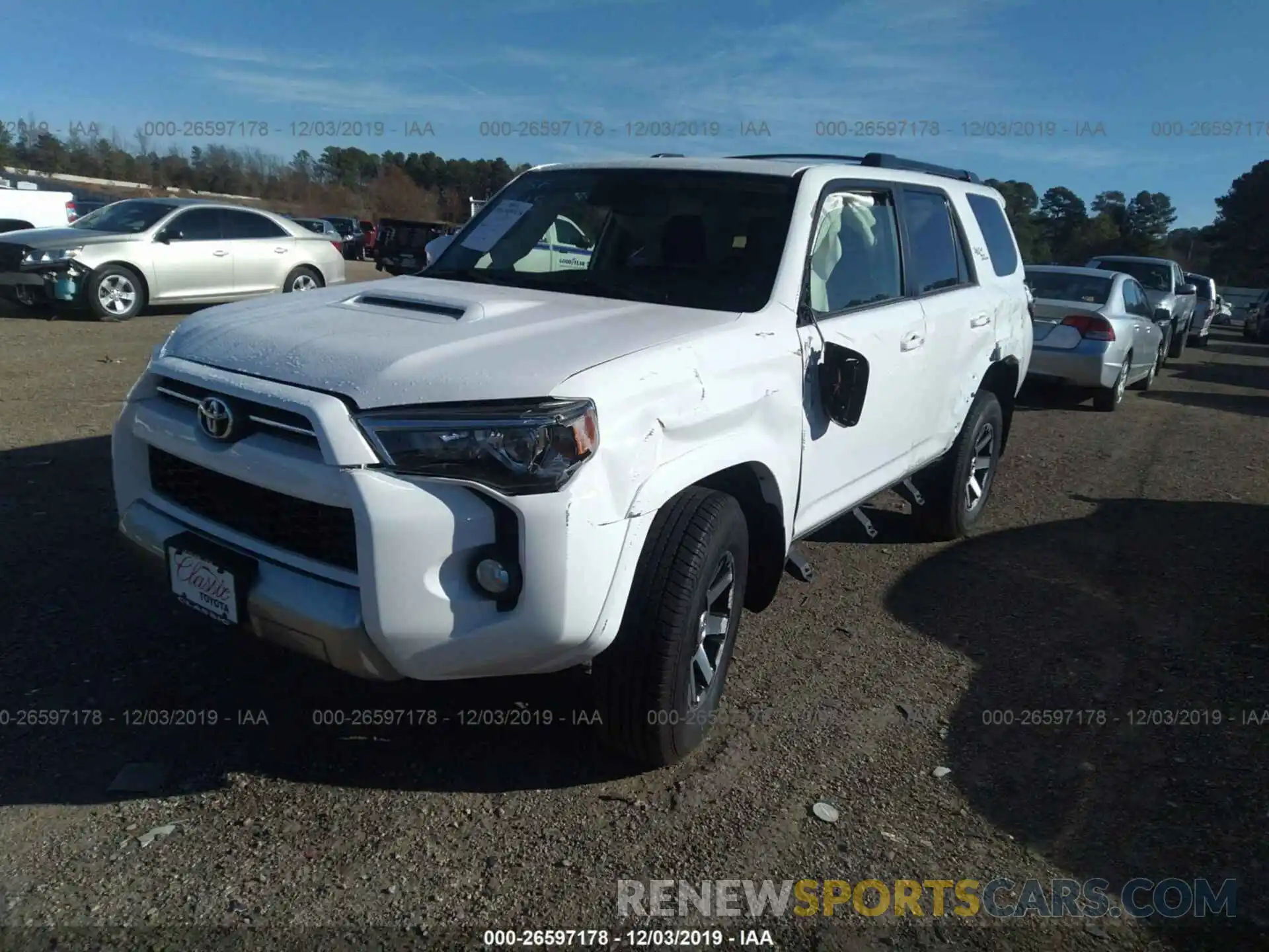 2 Photograph of a damaged car JTEBU5JR6L5745619 TOYOTA 4RUNNER 2020