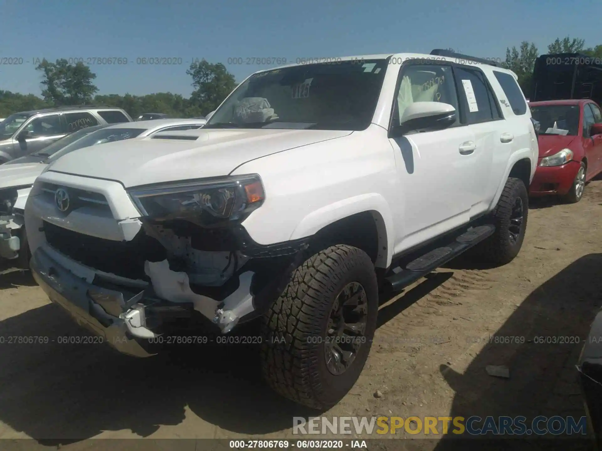 2 Photograph of a damaged car JTEBU5JR6L5753526 TOYOTA 4RUNNER 2020