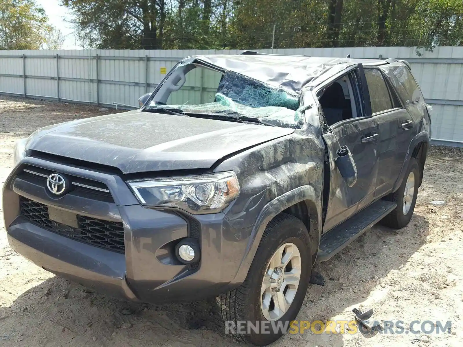 2 Photograph of a damaged car JTEBU5JR6L5757348 TOYOTA 4RUNNER 2020