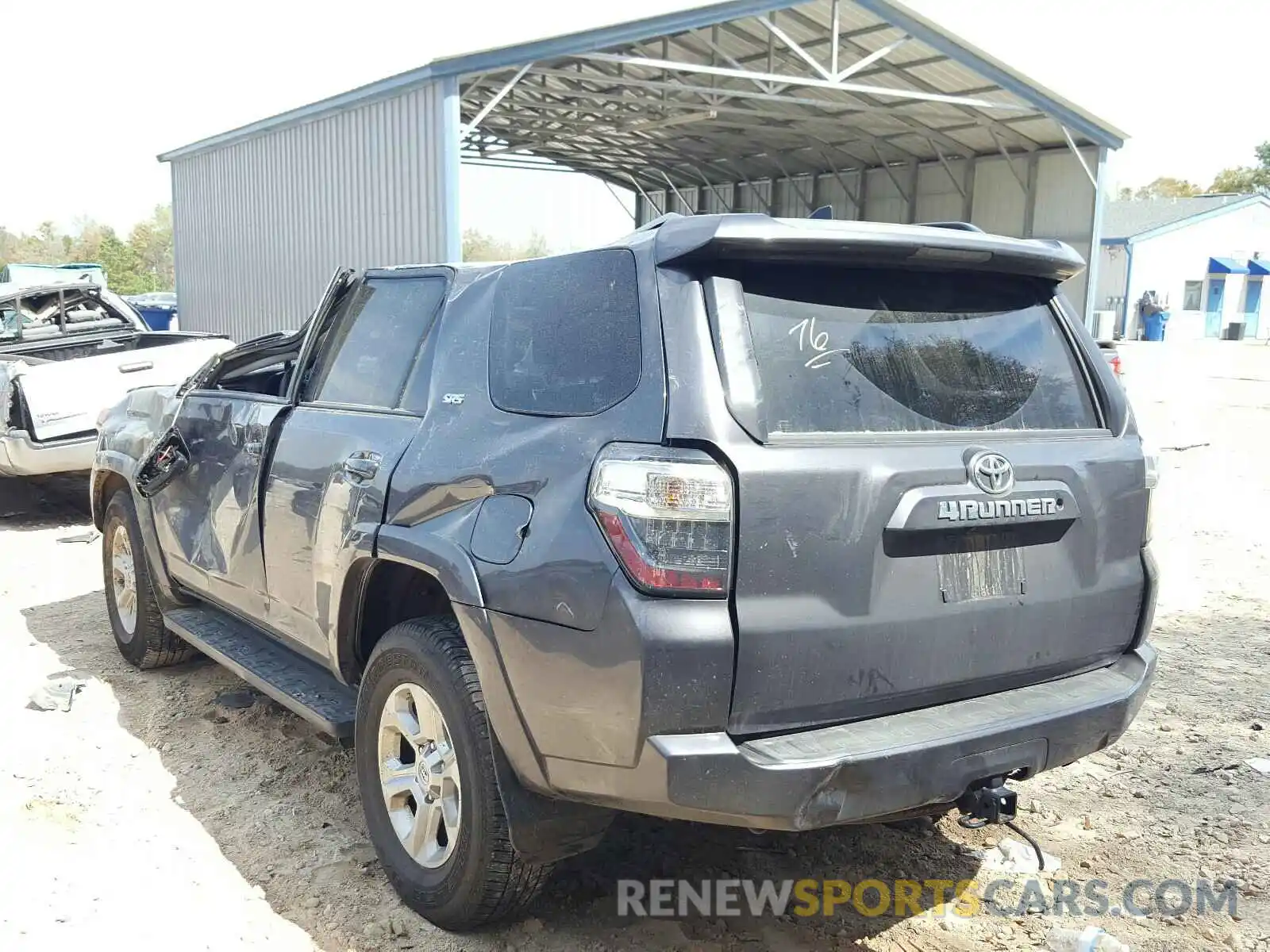 3 Photograph of a damaged car JTEBU5JR6L5757348 TOYOTA 4RUNNER 2020