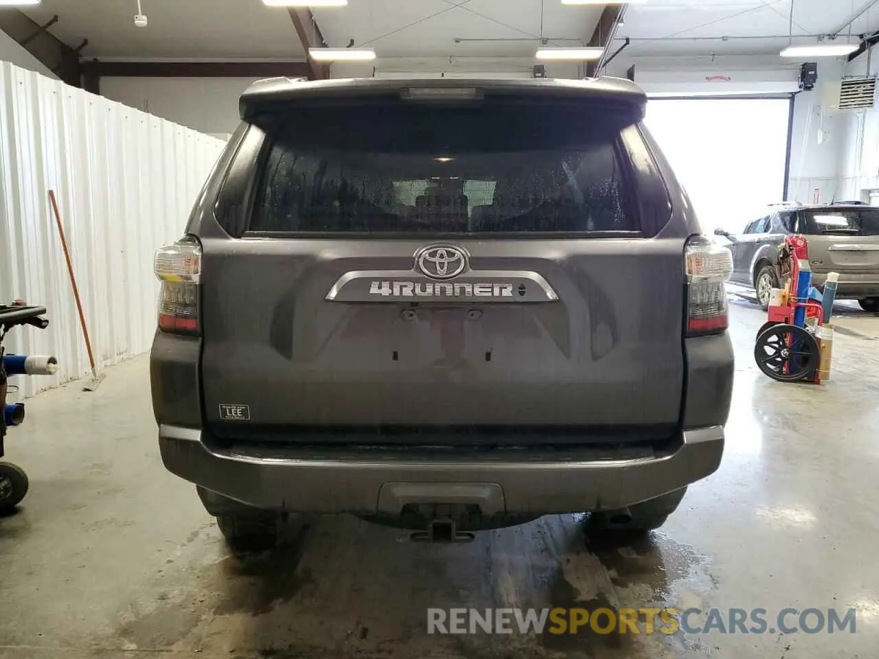 6 Photograph of a damaged car JTEBU5JR6L5759245 TOYOTA 4RUNNER 2020