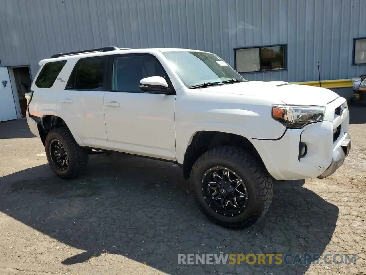 4 Photograph of a damaged car JTEBU5JR6L5760444 TOYOTA 4RUNNER 2020