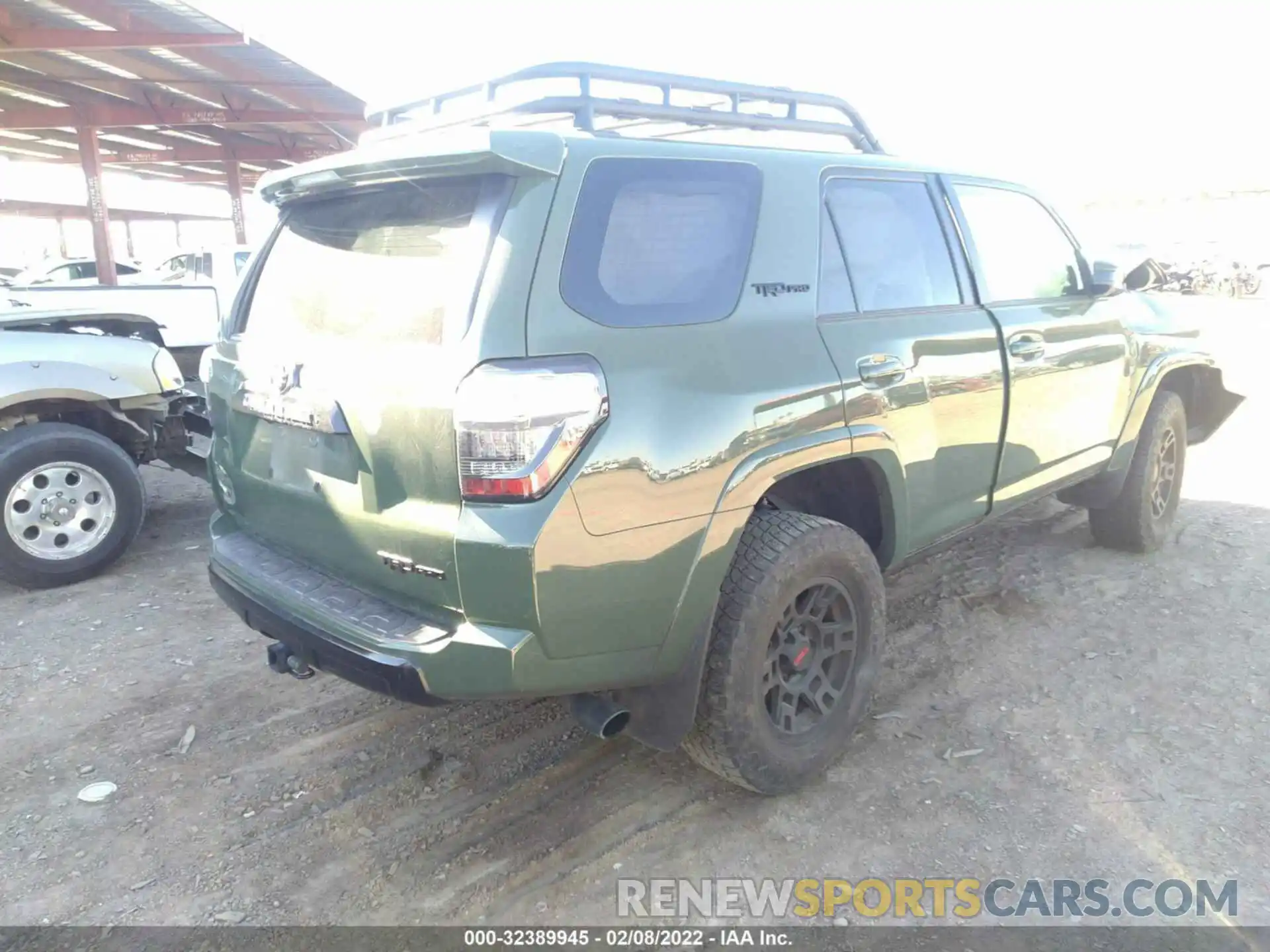 4 Photograph of a damaged car JTEBU5JR6L5771332 TOYOTA 4RUNNER 2020