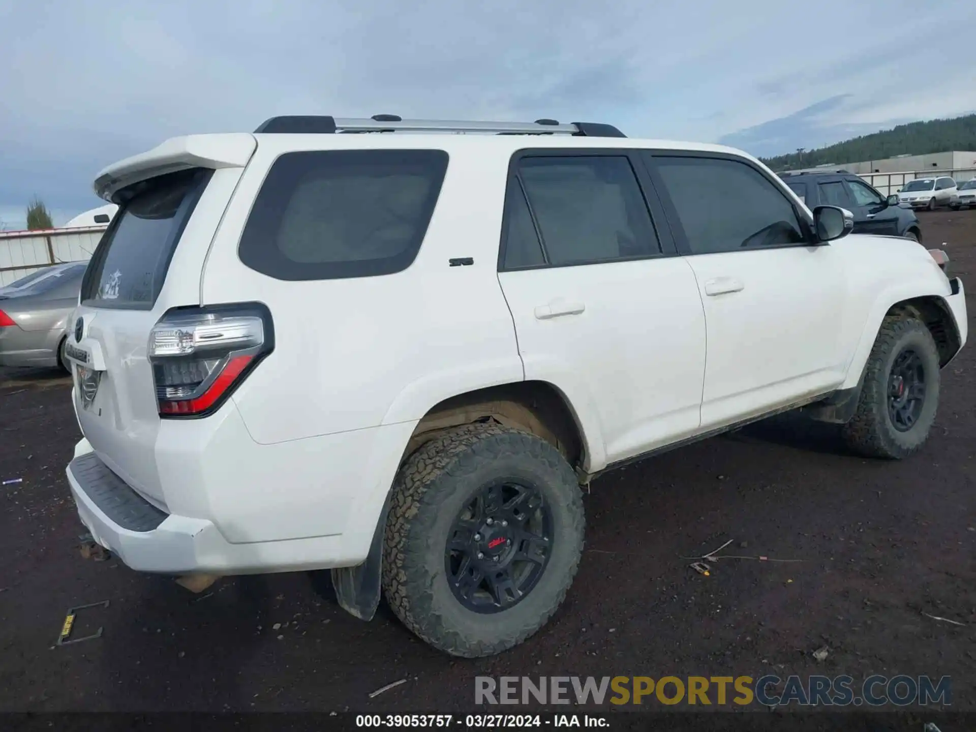 4 Photograph of a damaged car JTEBU5JR6L5778099 TOYOTA 4RUNNER 2020