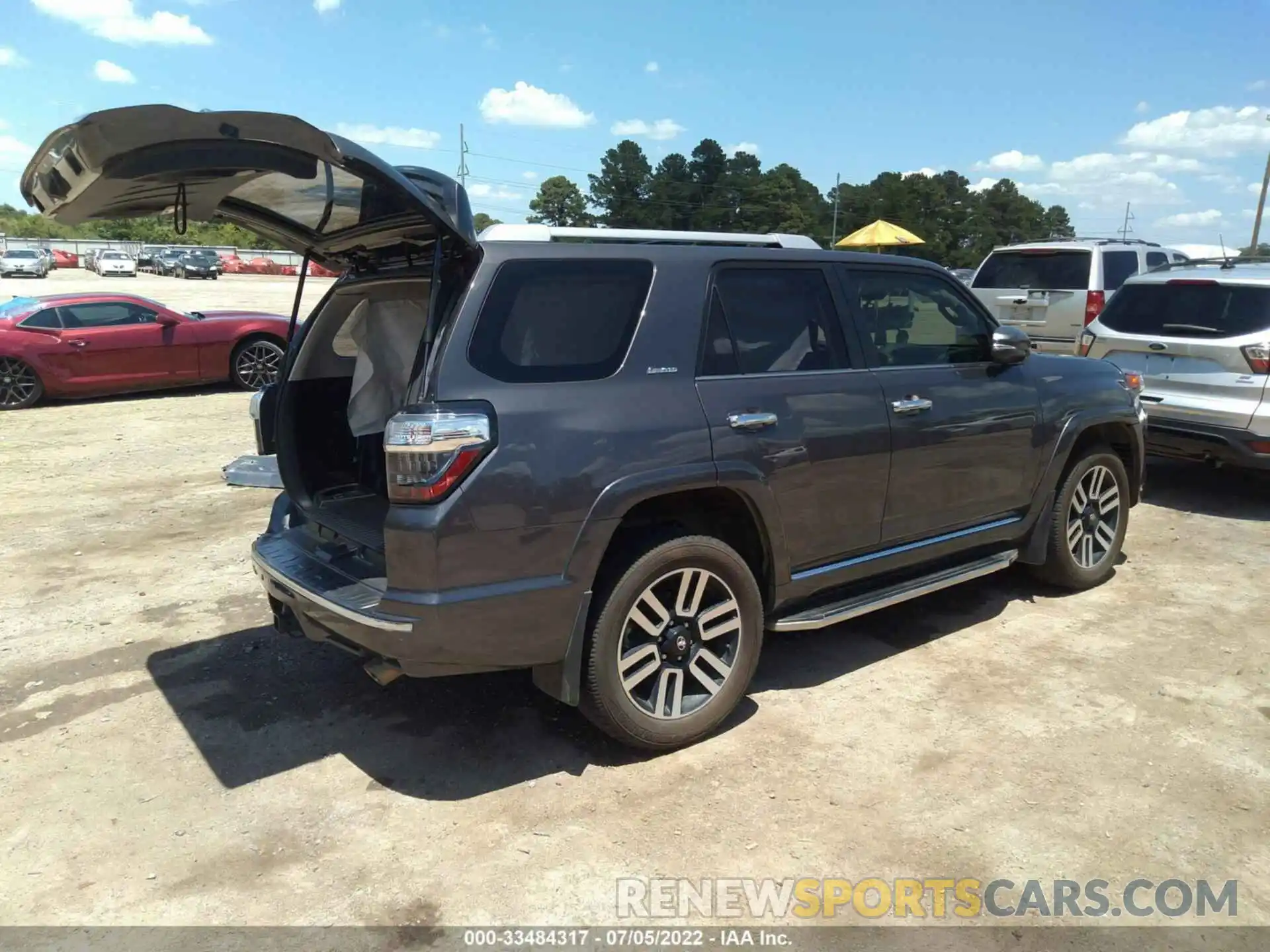 4 Photograph of a damaged car JTEBU5JR6L5780287 TOYOTA 4RUNNER 2020