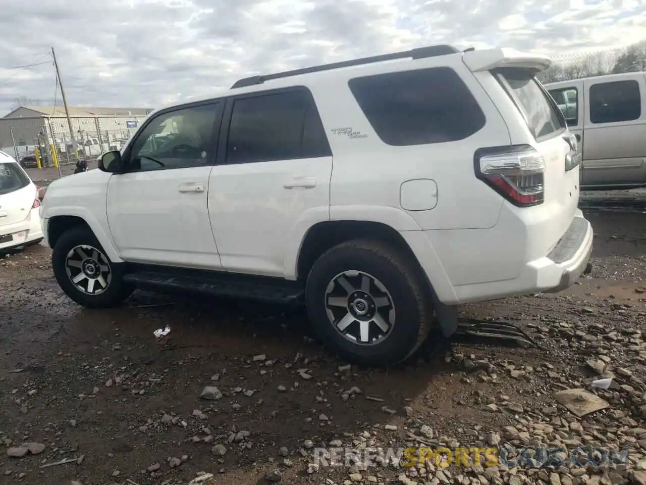 2 Photograph of a damaged car JTEBU5JR6L5782167 TOYOTA 4RUNNER 2020