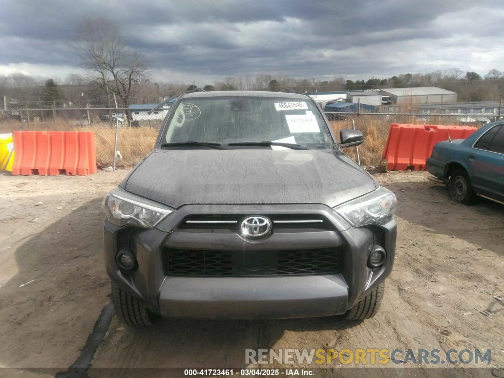 12 Photograph of a damaged car JTEBU5JR6L5782542 TOYOTA 4RUNNER 2020