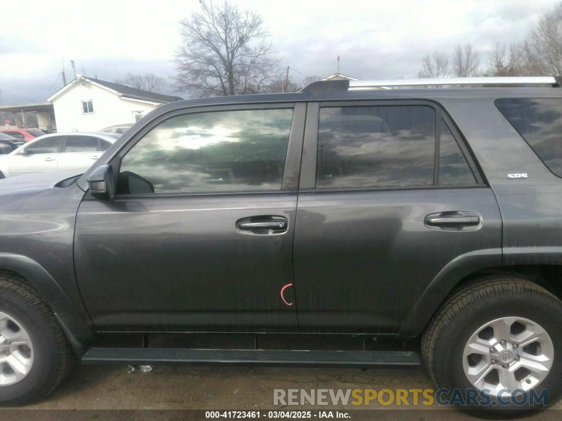 14 Photograph of a damaged car JTEBU5JR6L5782542 TOYOTA 4RUNNER 2020