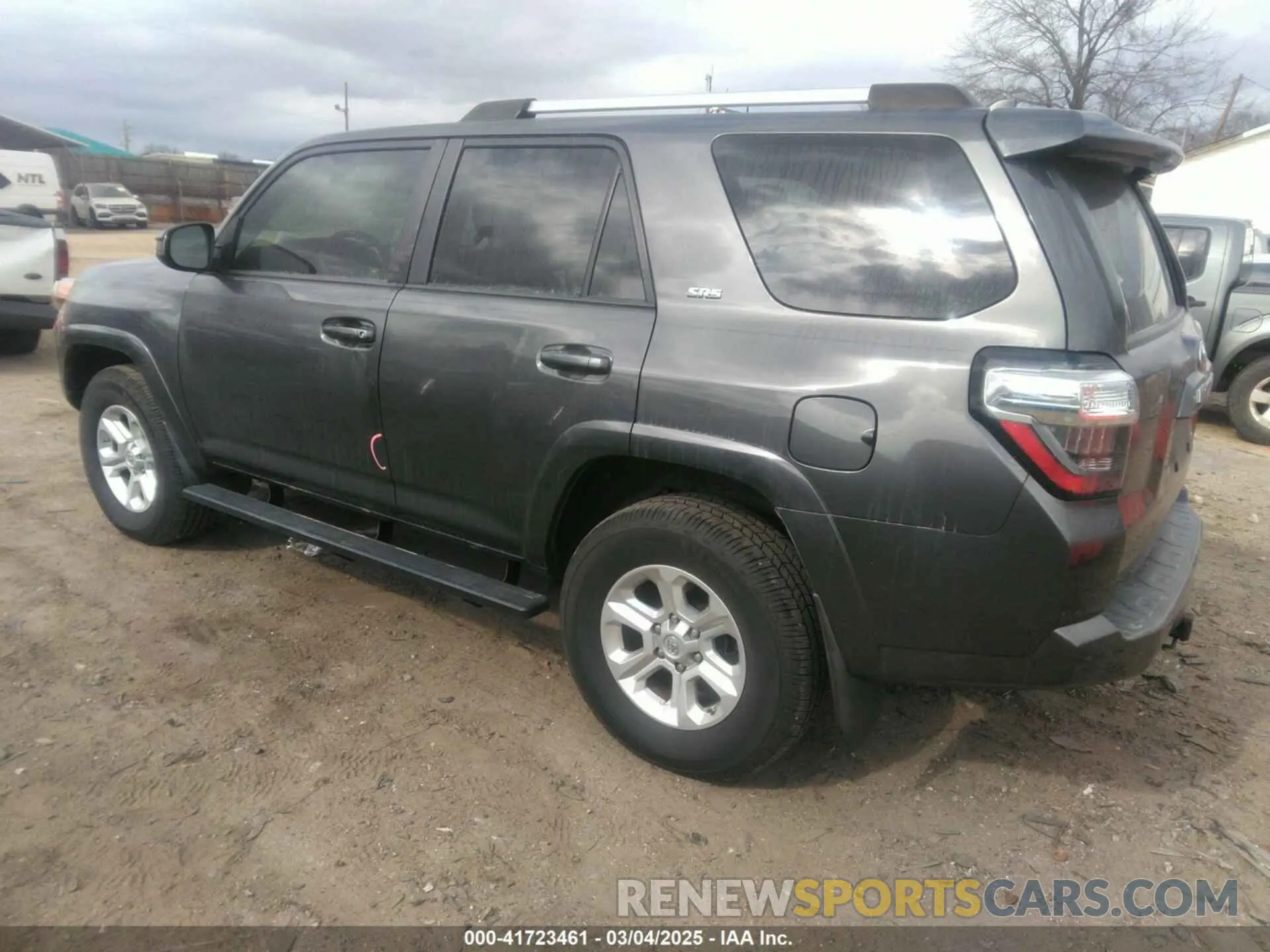 3 Photograph of a damaged car JTEBU5JR6L5782542 TOYOTA 4RUNNER 2020