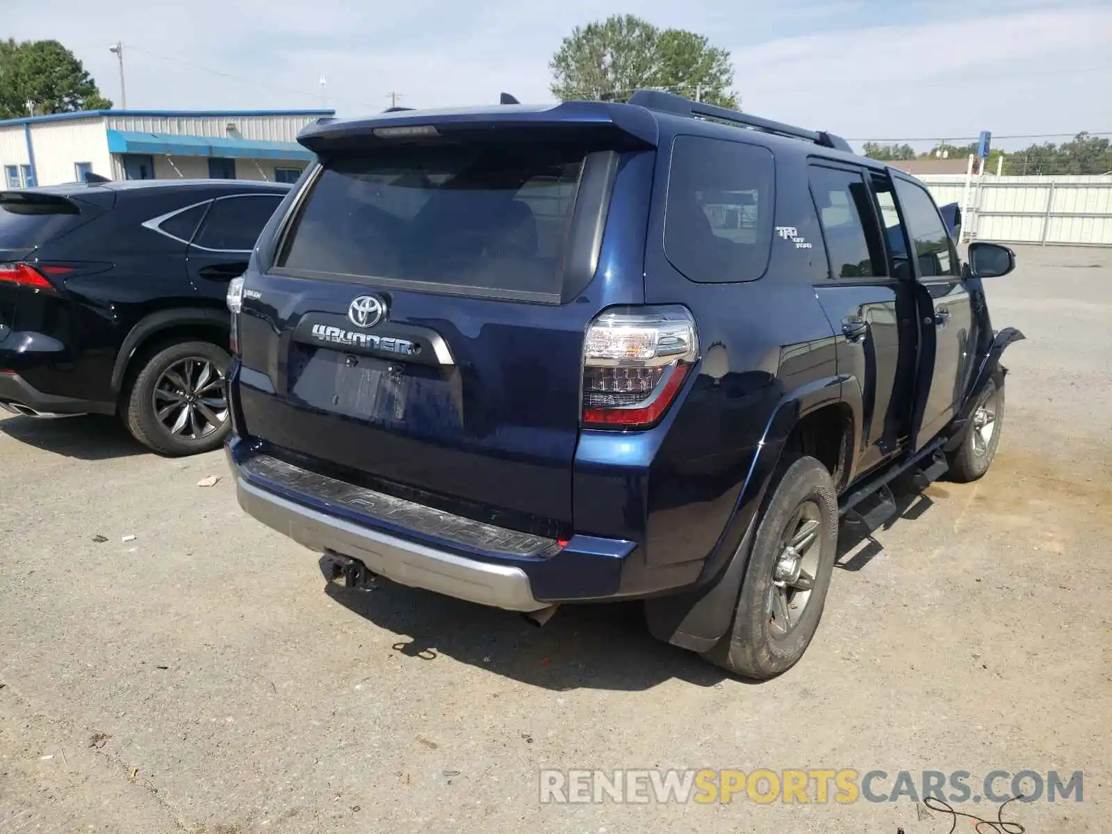 4 Photograph of a damaged car JTEBU5JR6L5822750 TOYOTA 4RUNNER 2020