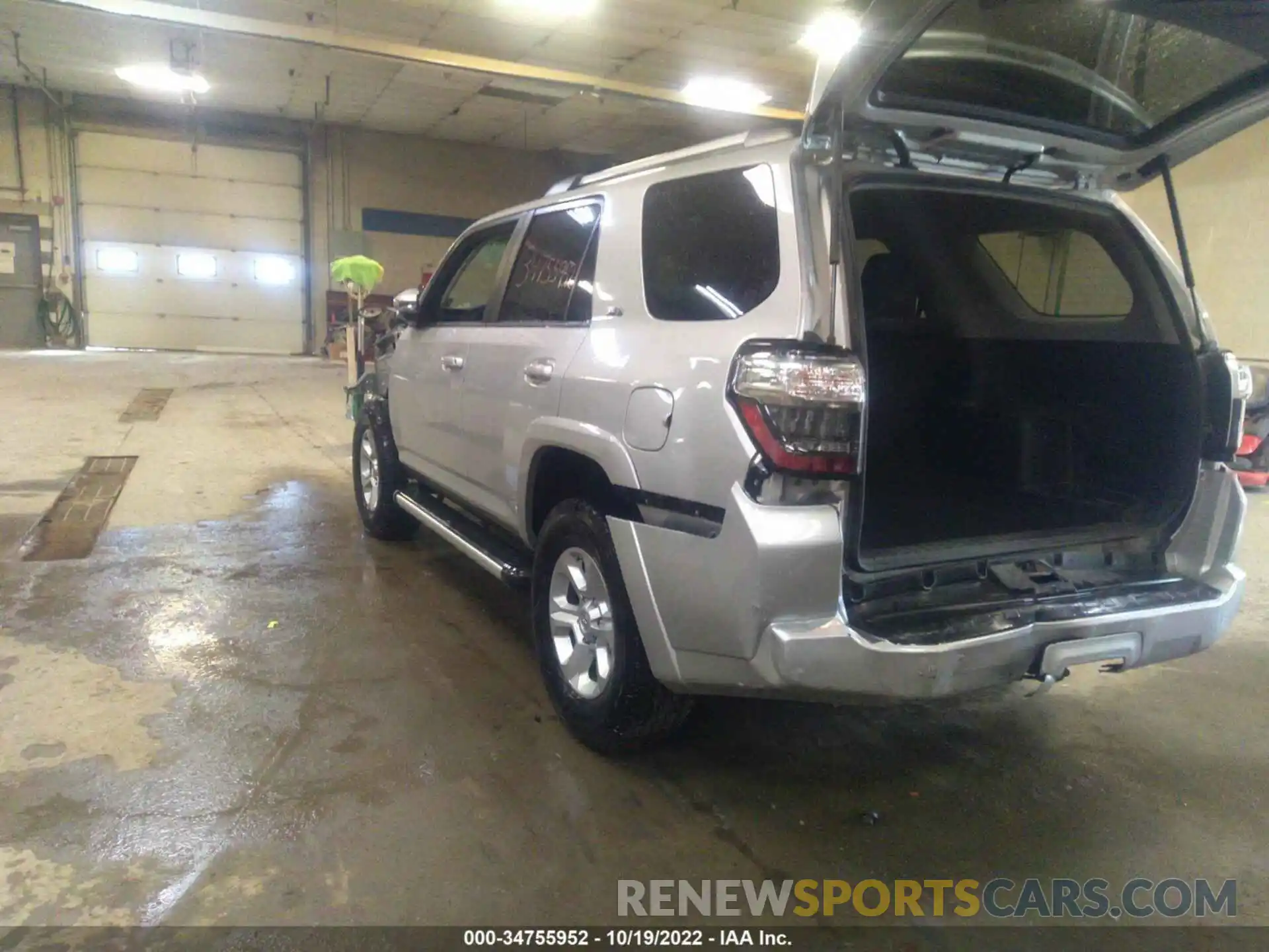 3 Photograph of a damaged car JTEBU5JR6L5827396 TOYOTA 4RUNNER 2020