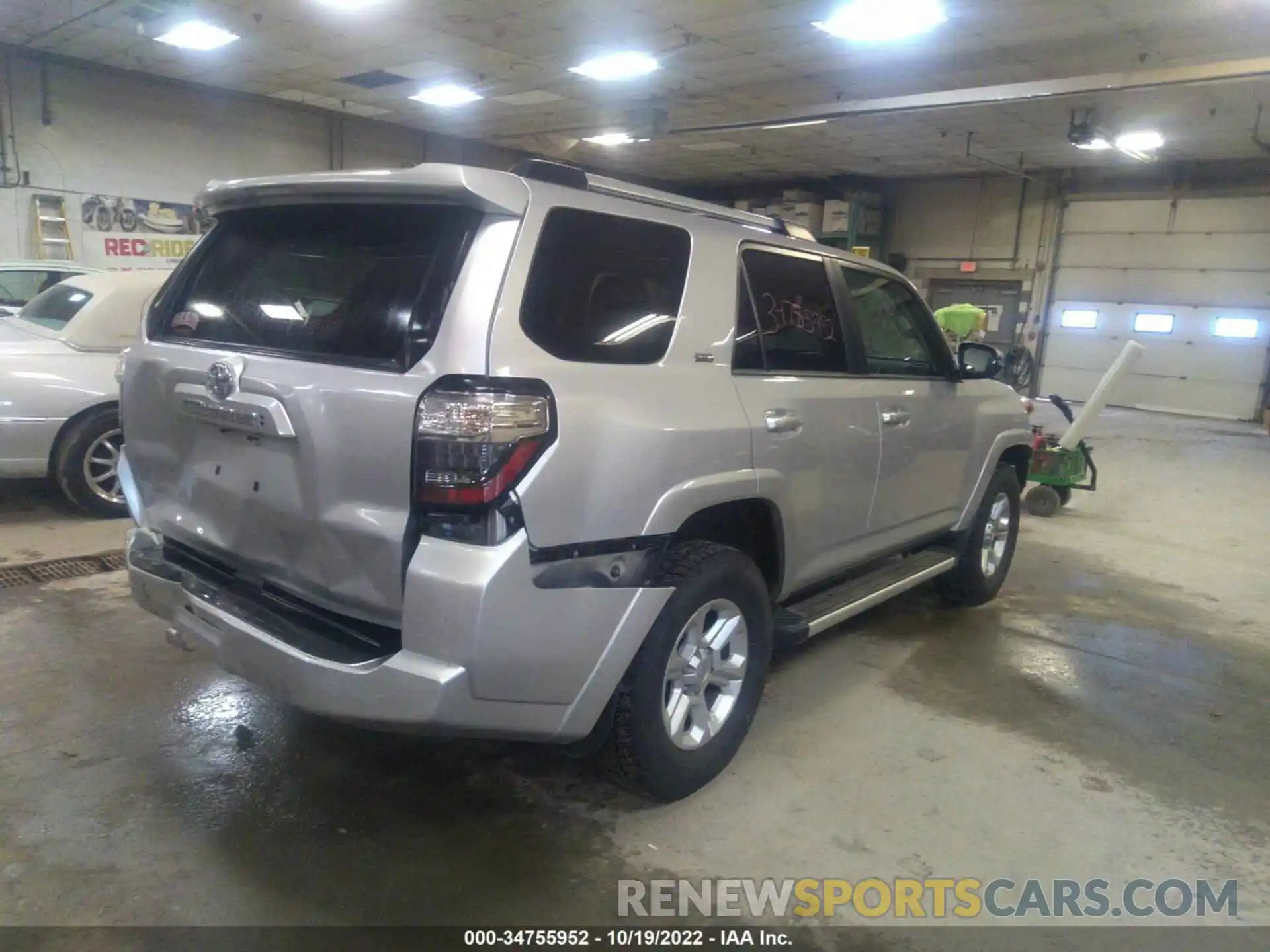 4 Photograph of a damaged car JTEBU5JR6L5827396 TOYOTA 4RUNNER 2020