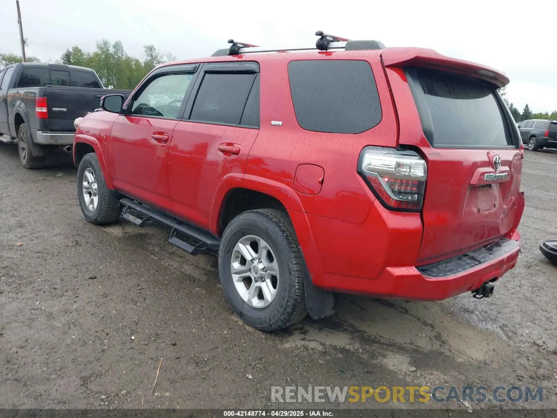 3 Photograph of a damaged car JTEBU5JR7L5737772 TOYOTA 4RUNNER 2020