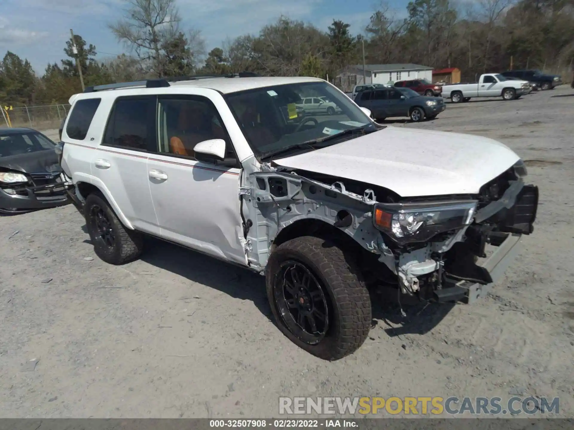 1 Photograph of a damaged car JTEBU5JR7L5738307 TOYOTA 4RUNNER 2020