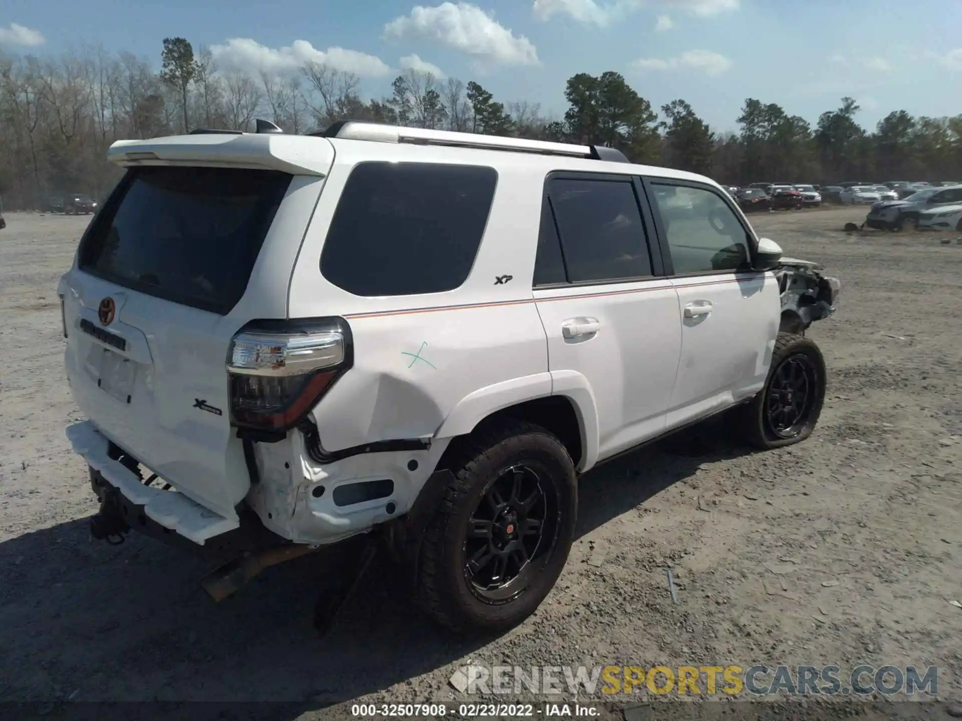 4 Photograph of a damaged car JTEBU5JR7L5738307 TOYOTA 4RUNNER 2020