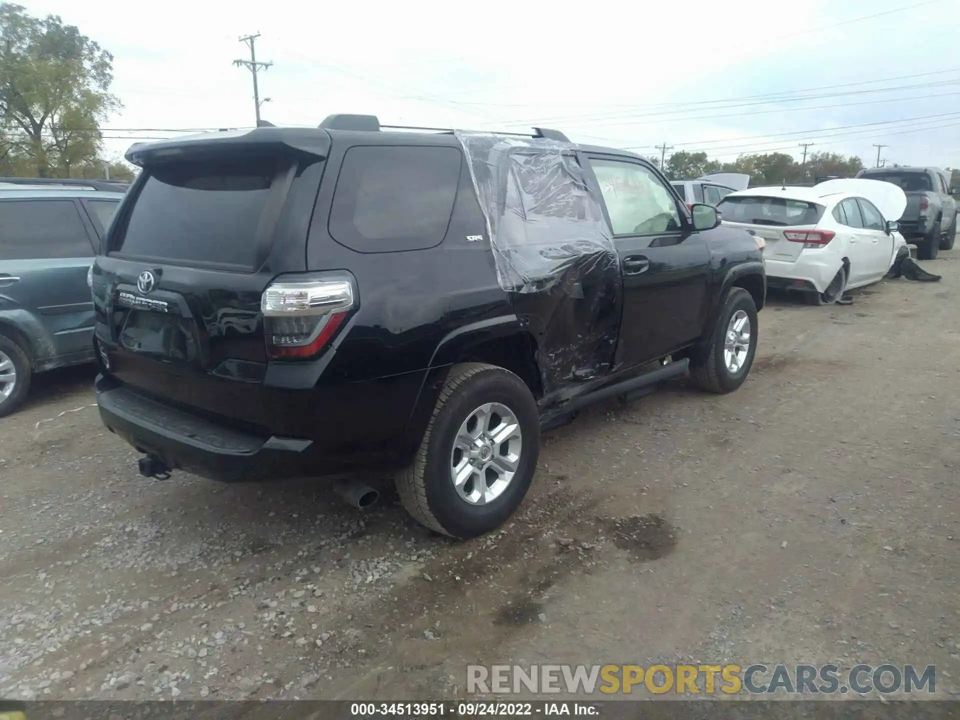 4 Photograph of a damaged car JTEBU5JR7L5739067 TOYOTA 4RUNNER 2020