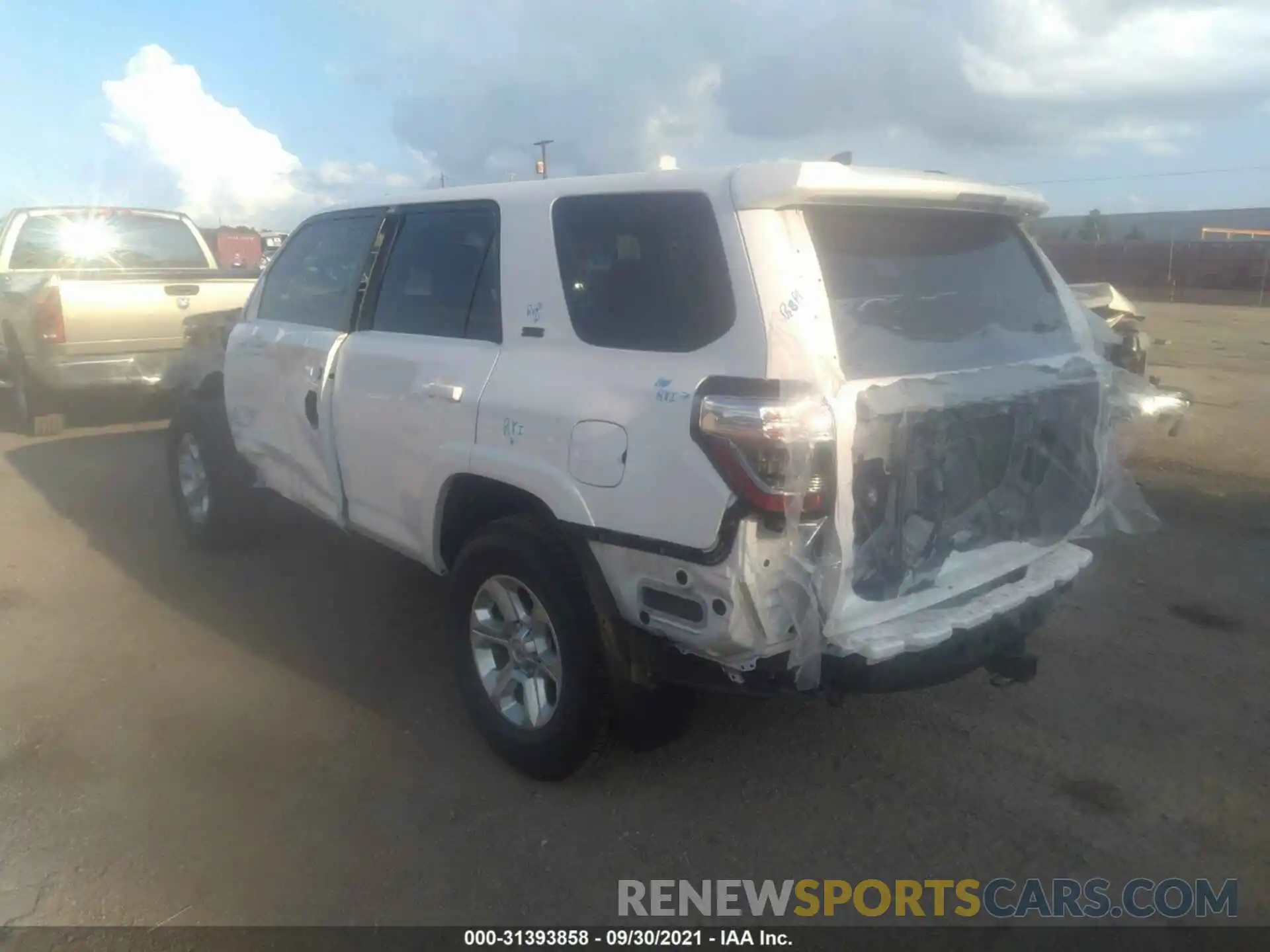 3 Photograph of a damaged car JTEBU5JR7L5739733 TOYOTA 4RUNNER 2020