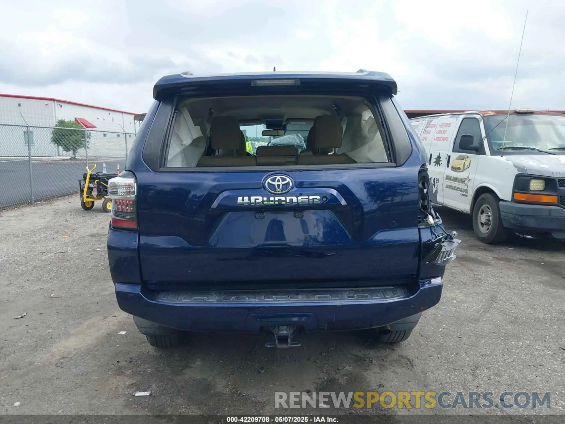 16 Photograph of a damaged car JTEBU5JR7L5740963 TOYOTA 4RUNNER 2020