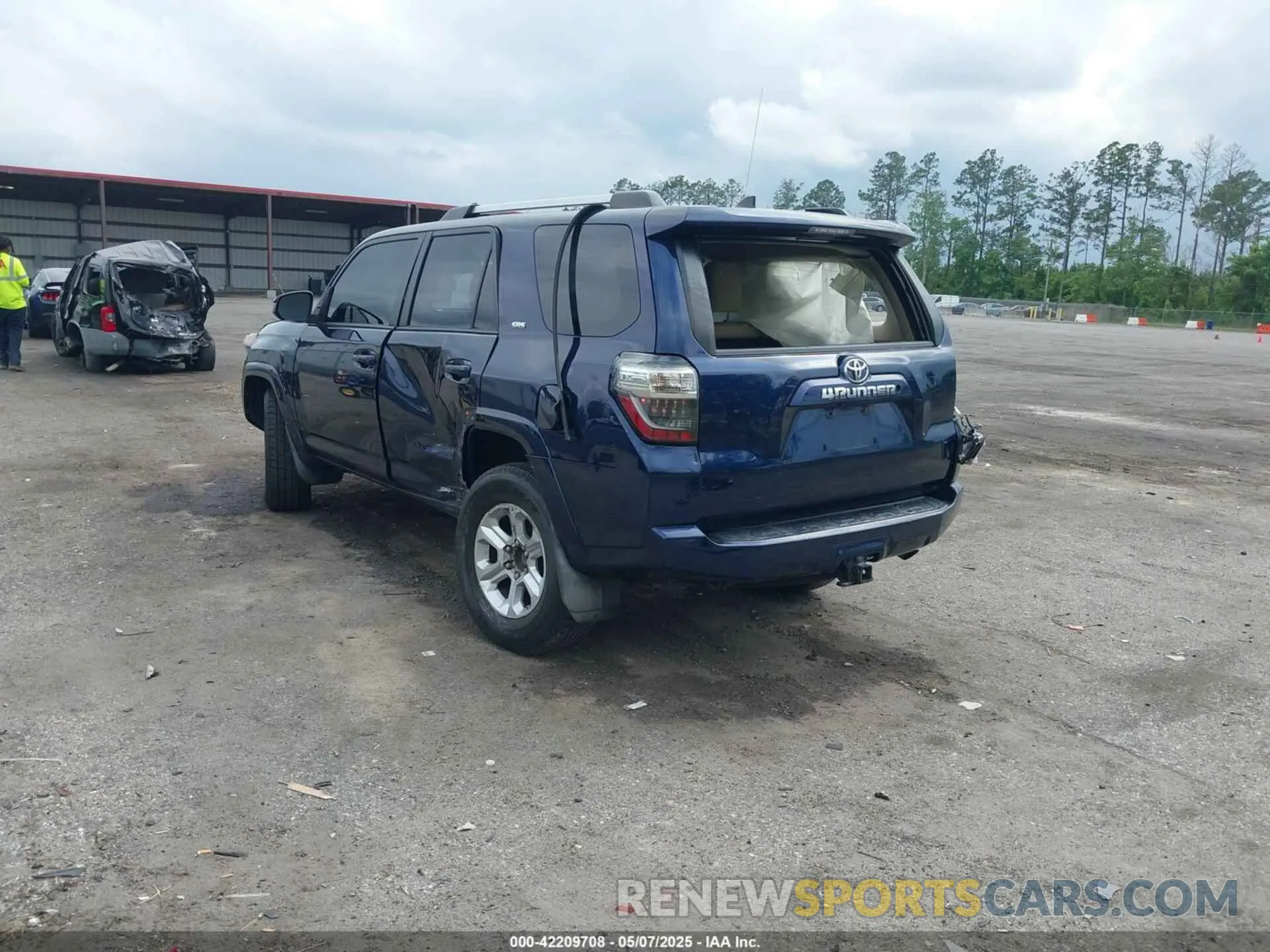 3 Photograph of a damaged car JTEBU5JR7L5740963 TOYOTA 4RUNNER 2020