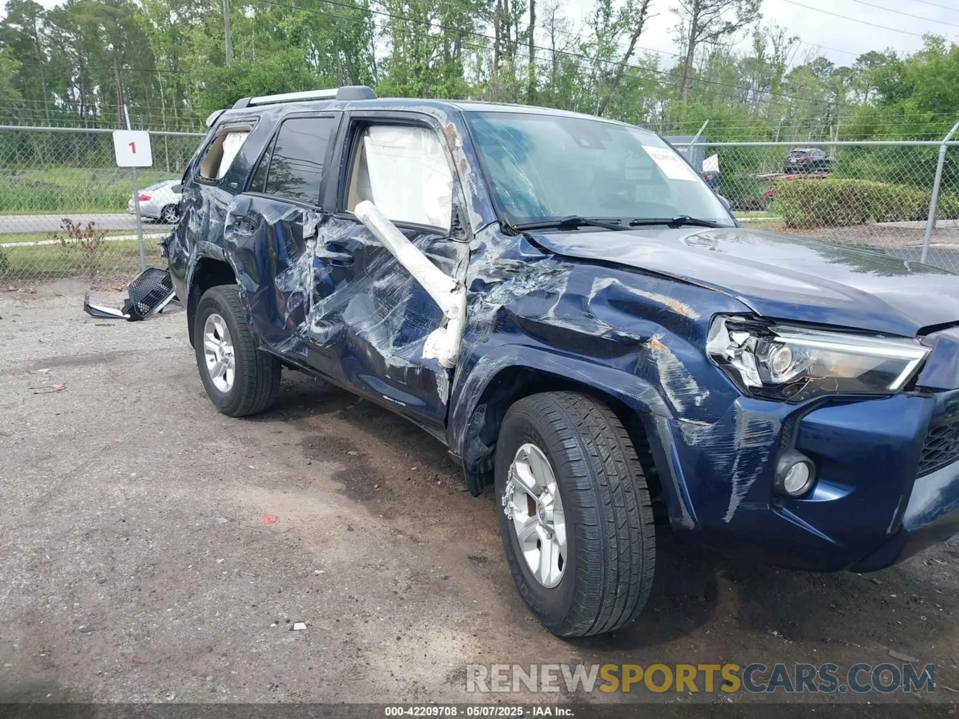6 Photograph of a damaged car JTEBU5JR7L5740963 TOYOTA 4RUNNER 2020