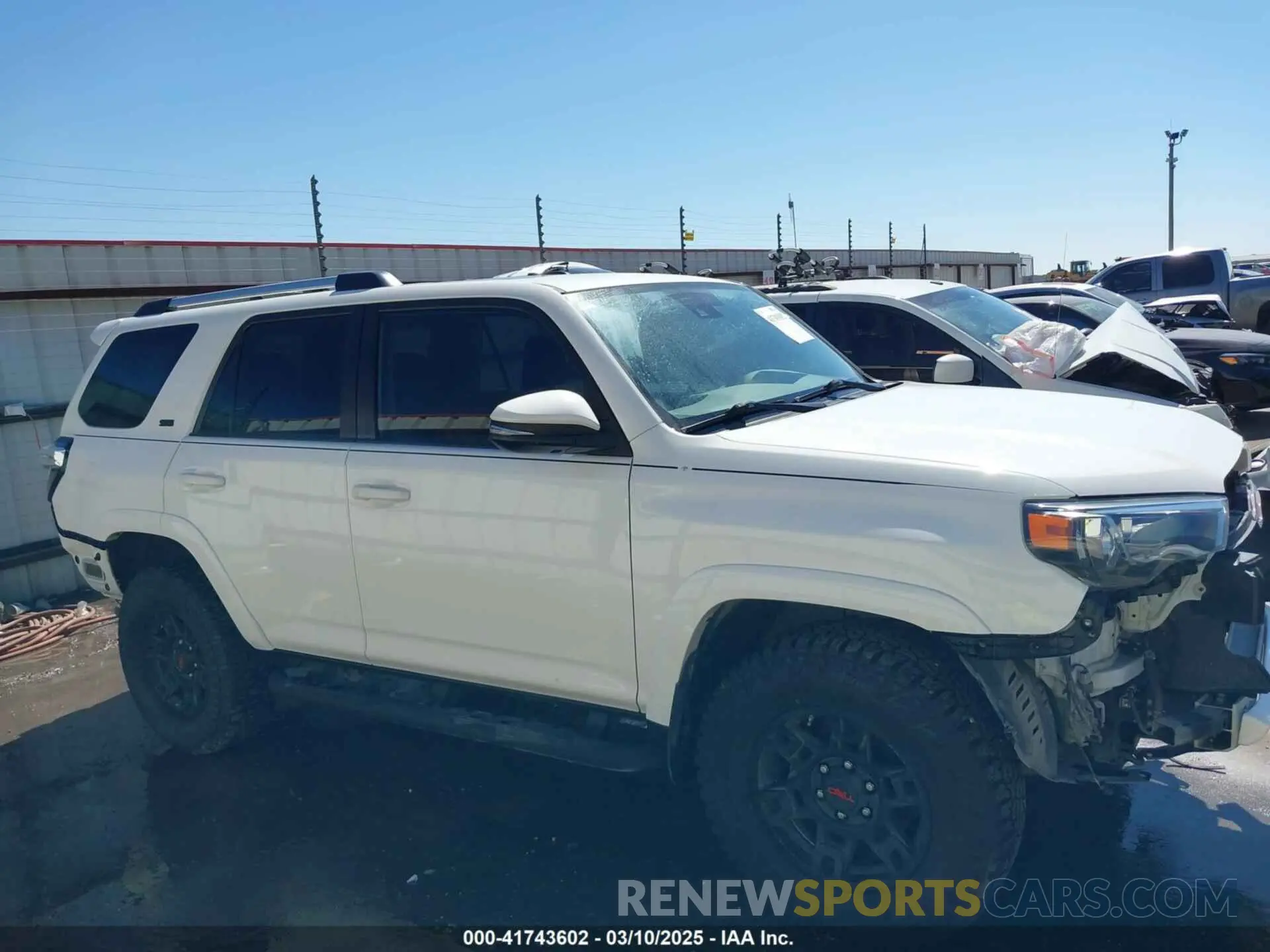 14 Photograph of a damaged car JTEBU5JR7L5742311 TOYOTA 4RUNNER 2020