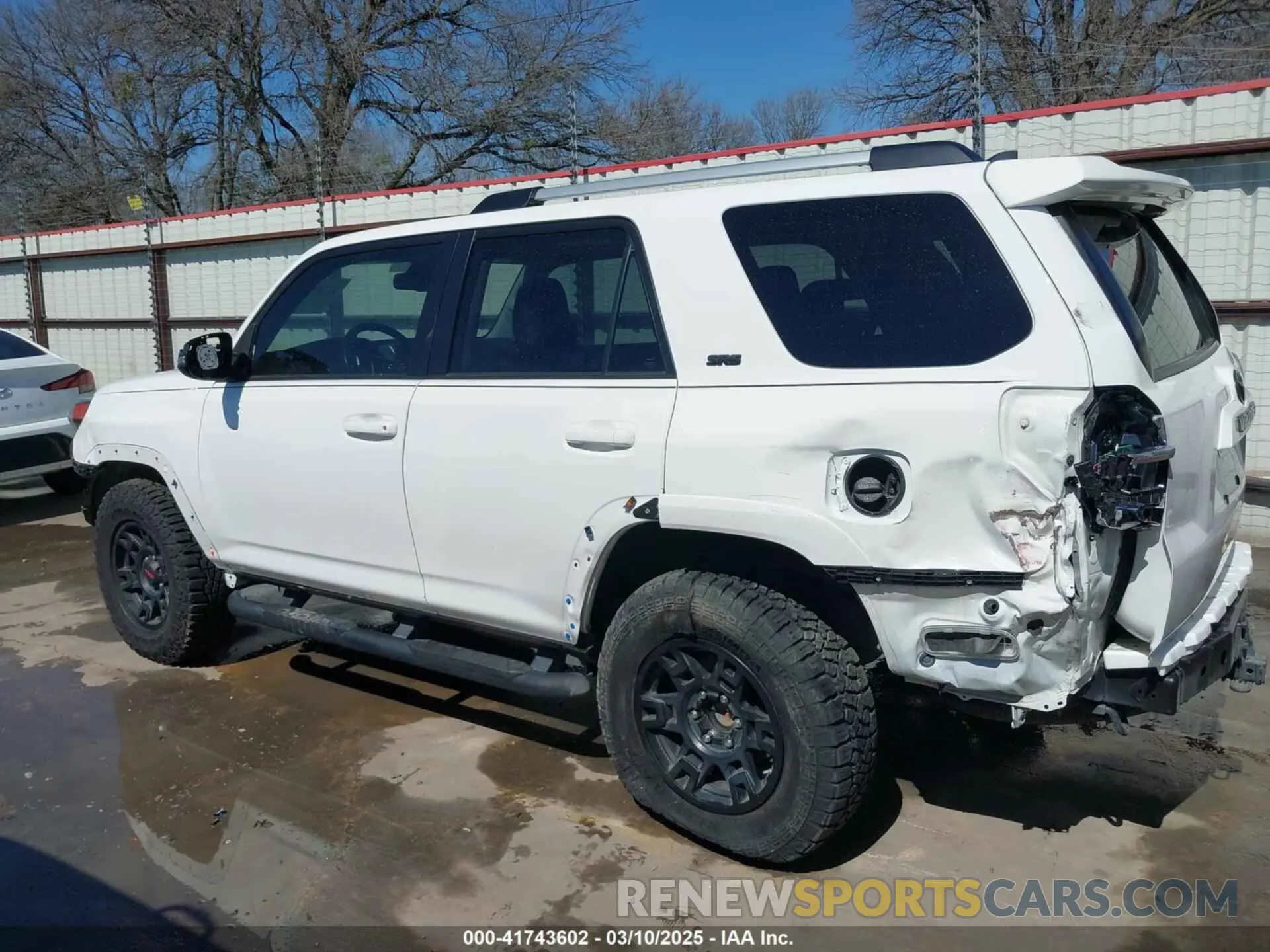 15 Photograph of a damaged car JTEBU5JR7L5742311 TOYOTA 4RUNNER 2020
