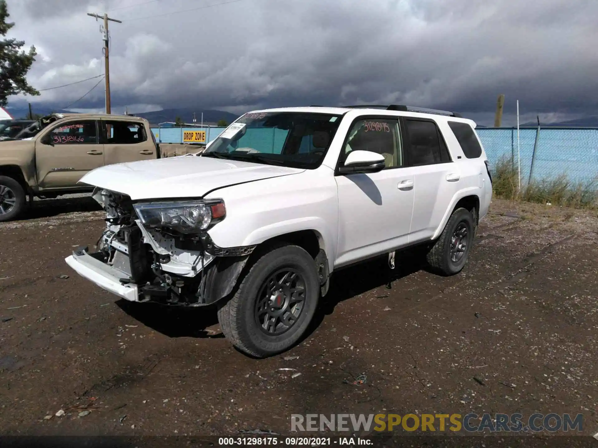 2 Photograph of a damaged car JTEBU5JR7L5754653 TOYOTA 4RUNNER 2020